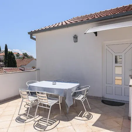 Suki Trogir