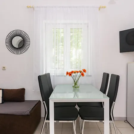Suki Apartment *